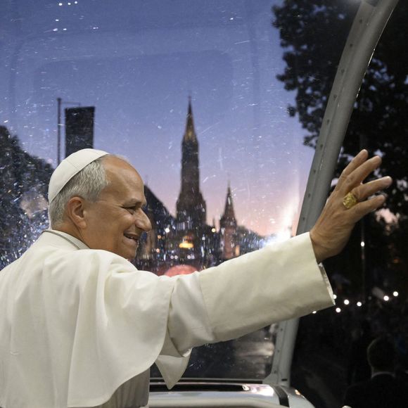 Le pape Leon XIV en visite à la Grotte de Massabielle pour un temps de prière lors de son voyage à Lourdes, le 26 septembre 2026© Vatican Media/IPA via ZUMA Press / Bestimage)
