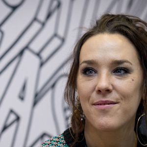 La chanteuse française ZAZ (Isabelle Geffoy) parle avec des journalistes lors de l'interview pour l'agence de presse tchèque avant le concert Effet Miroir à Prague, en République tchèque, le 19 février 2019. Photo par Katerina Sulova/CTK Photo/ABACAPRESS.COM