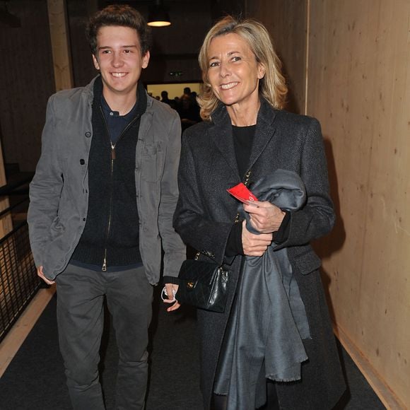 Claire Chazal et son fils François à l'inauguration du théâtre éphemère de la Comédie Française le 9 janvier 2012 © Agence Bestimage