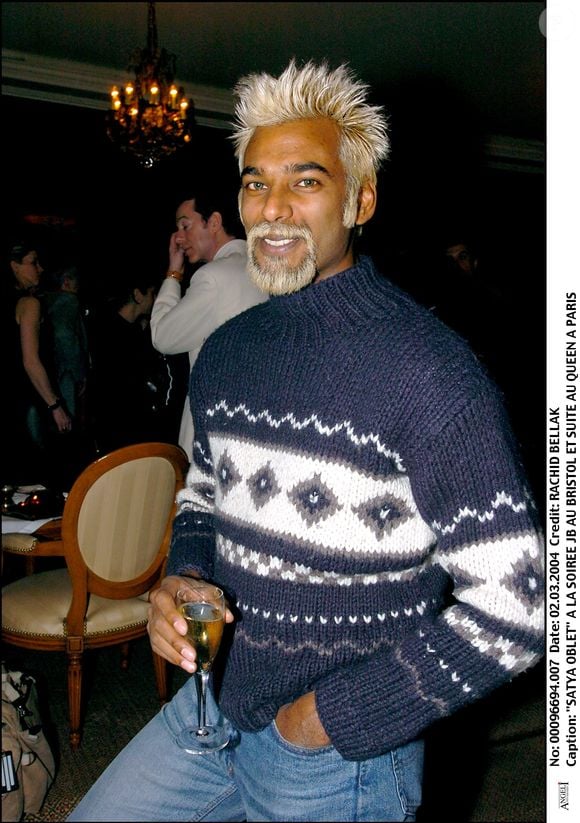 Il était célèbre dans les années 1990 pour son style peroxydé

Satya Oblette à la soirée JB au Bristol en 2004 ©RACHID BELLAK / BESTIMAGE