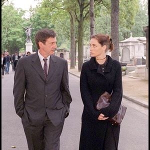 Enfin, Daniel Auteuil et Emmanuelle Béart prouvent que l'admiration mutuelle reste le meilleur ciment d'une relation parentale apaisée.

Emmanuelle Béart et Daniel Auteuil aux obsèques de Claude Sautet au cimetière du Montparnasse à Paris.
AGENCE / BESTIMAGE