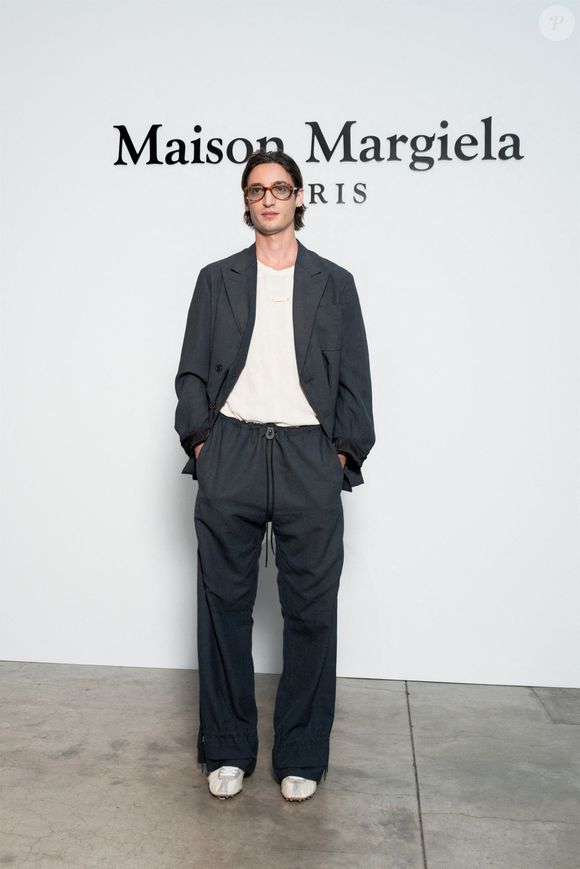 et Volodia Schneider, figures familières du 7ᵉ art,

Volodia Schneider  au défilé Maison Margiela Haute Couture Automne/Hiver 2025/2026 dans le cadre de la semaine de la mode à Paris, le 09 juillet 2025, à Paris, France.
BFA.com / Backgrid USA / Bestimage