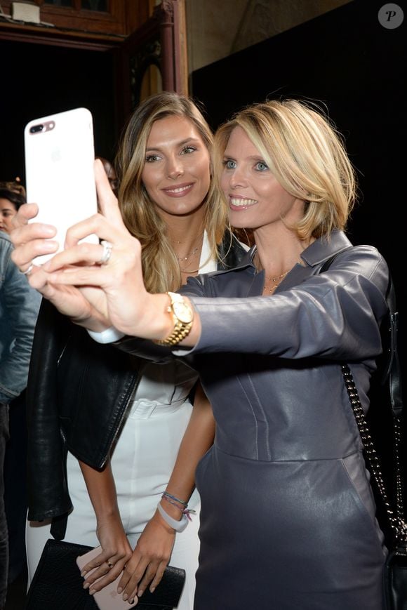 Camille Cerf, Sylvie Tellier (selfie) - Arrivée des people au "Etam Live Show 2018" aux Beaux-Arts à Paris, le 25 septembre 2018. © Rachid Bellak/Bestimage