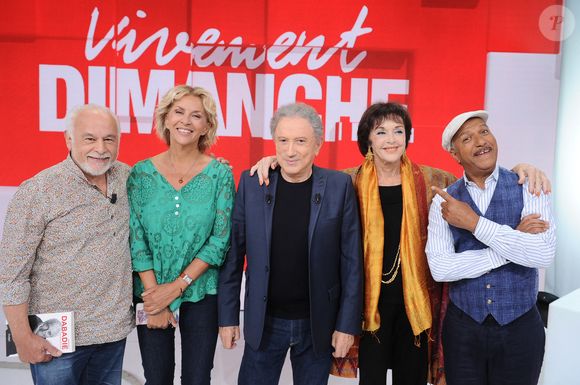 Elle finit par se lasser de cette instabilité lorsqu’elle rencontre Francis Perrin, son premier véritable attachement.

Francis Perrin,  Corinne Touzet,  Michel Drucker,  Anny Duperey,  Pascal Legitimus à l'enregistrement de l'émission "Vivement Dimanche", présentée par M.Drucker et diffusée le 15 septembre sur France 3. Le 10 septembre 2024. © Guillaume Gaffiot / Bestimage
