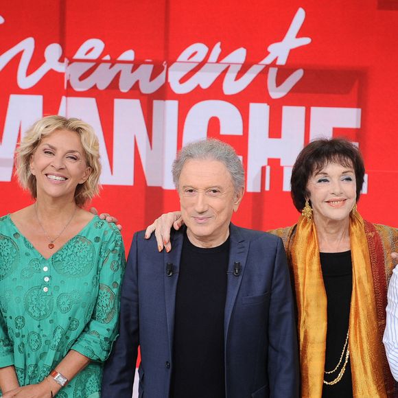 Elle finit par se lasser de cette instabilité lorsqu’elle rencontre Francis Perrin, son premier véritable attachement.

Francis Perrin,  Corinne Touzet,  Michel Drucker,  Anny Duperey,  Pascal Legitimus à l'enregistrement de l'émission "Vivement Dimanche", présentée par M.Drucker et diffusée le 15 septembre sur France 3. Le 10 septembre 2024. © Guillaume Gaffiot / Bestimage