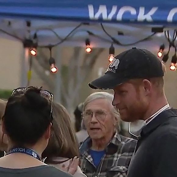 Le prince Harry et Meghan Markle se rendent au Pasadena Convention Center avec les services d secours et les victimes des incendies de Eaton à Los Angeles le 11 janvier 2025