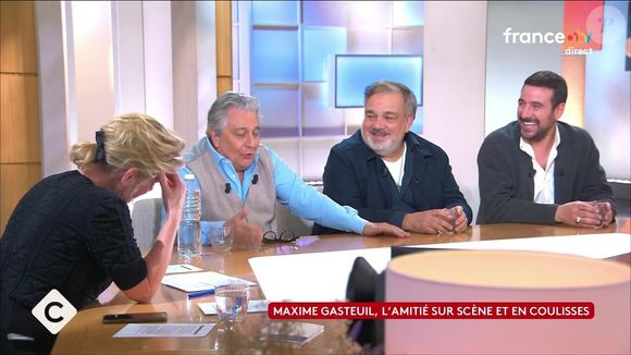 Pour se venger avec humour, l'équipe a organisé un sondage auprès des téléspectateurs. Résultat sans appel : Christian Clavier a remporté le prix du "plus mauvais caractère", un trait de personnalité qu'il semble cultiver avec délice.