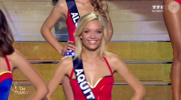 Miss Aquitaine, choisie parmi les 12 finalistes, lors de l'élection Miss France 2016 le samedi 19 décembre 2015 sur TF1