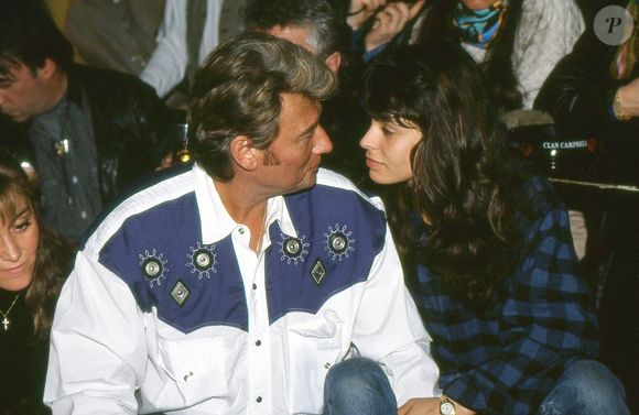 Adeline Blondieau et Johnny Hallyday lors d'une soirée au Palace en 1991

©BestImage