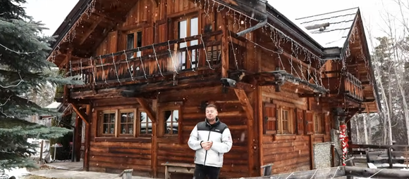 Jeremstar dévoile son chalet à Serre Chevalier