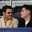 Jamel Debbouze et Léon (17 ans) face à Grand Corps Malade et son fils, tous venus célébrer le PSG contre l'OM