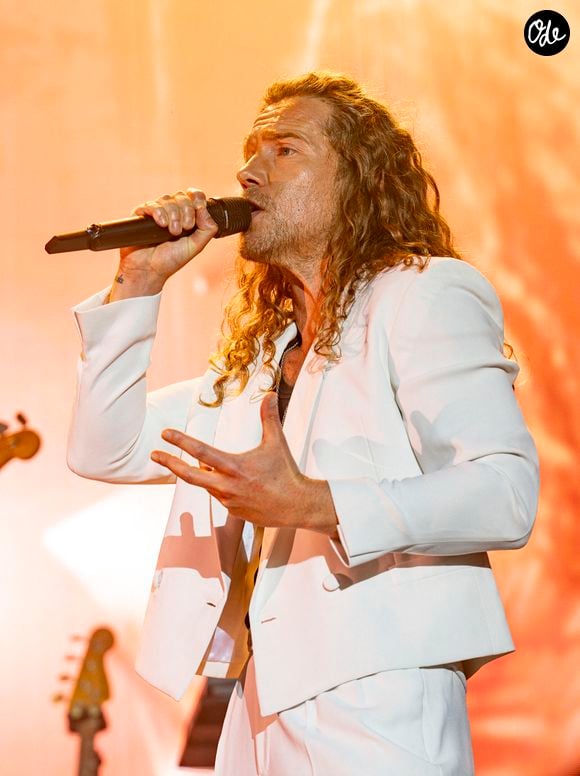 Julien Doré en concert au festival du Printemps de Pérouges au Château de Saint-Maurice-de-Rémens, le 25 juin 2025. Crédit Sandrine Thesillat / PsNewZ / Bestimage