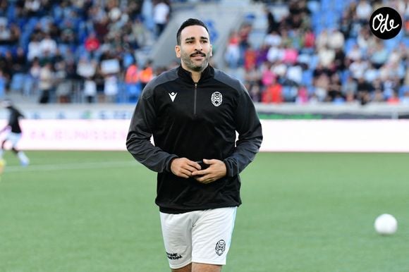 Adil Rami - Célébrités lors du match de gala caritatif entre l’équipe de Nico Capone et celle de Redouane Bougheraba au profit des fondations Théodora et Terres d’espoir en faveur des enfants hospitalisés et des personnes en difficulté au stade de la Tuiliere à Lausanne en Suisse le 6 Septembre 2025. © Romain Doucelin/Bestimage