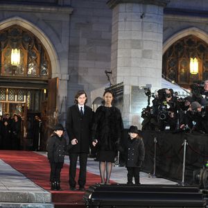 René Angélil est mort en 2016, alors que ses jumeaux n'avaient que 5 ans.

Funérailles de l'agent canadien René Angelil, l'époux de la chanteuse Céline Dion. Photo de Kadri Mohamed / Imagespic Agency/ABACAPRESS.COM