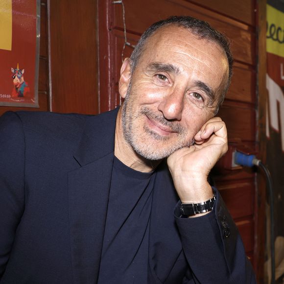 Elie Semoun lors de L'inauguration de la fête à NeuNeu dans le Bois de Boulogne à Paris, France, le 6 septembre 2024. © Cédric Perrin/Bestimage