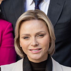 Le prince Albert II de Monaco et la princesse Charlene offrent des cadeaux aux personnes âgées de la principauté au siège de la Croix Rouge à Monaco le 14 novembre 2024 dans le cadre des célébrations de la Fête Nationale monégasque.

© Olivier Huitel / Pool Monaco / Bestimage