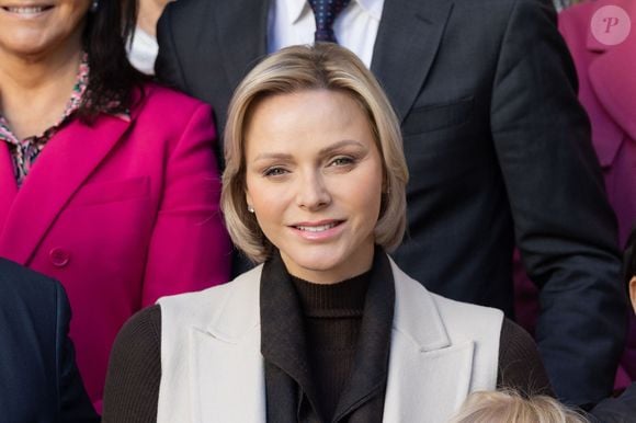 Le prince Albert II de Monaco et la princesse Charlene offrent des cadeaux aux personnes âgées de la principauté au siège de la Croix Rouge à Monaco le 14 novembre 2024 dans le cadre des célébrations de la Fête Nationale monégasque.
© Olivier Huitel / Pool Monaco / Bestimage