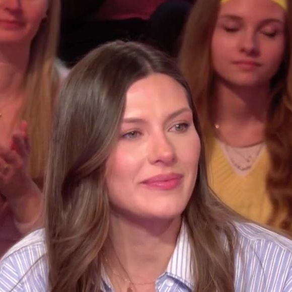 Camille Cerf a été profondément bouleversée par un adorable message de sa maman et sa soeur. Capture d'écran France 2