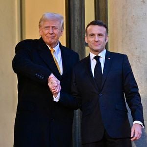 Le président français Emmanuel Macron recoit le président américain élu Donald Trump et le président ukrainien V.Zelenskiy au palais de l'Élysée après une réunion trilatérale dans le cadre des cérémonies de réouverture de la cathédrale Notre-Dame de Paris, cinq ans et demi après l'incendie, à Paris, France, le 7 décembre 2024. © Christian Liewig /Bestimage