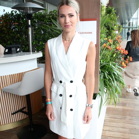 Cette semaine, Marion Rousse a annoncé l'arrivée d'un nouveau membre

Marion Rousse - Déjeuner dans la loge de France Télévision lors des Internationaux de France de Tennis de Roland Garros 2025 - Jour 03 à Paris le 27 Mai 2025. 

© Bertrand Rindoff / Bestimage