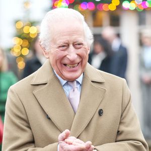 Mais la grande fête familiale va connaître un sacré changement
Le roi Charles III d'Angleterre lors de l’atelier annuel de la Fondation du roi à Tetbury, dans le Gloucestershire. Le 13 décembre 2024