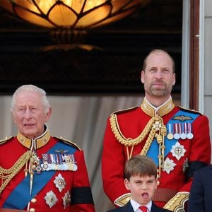 La reine Camilla, le roi Charles, le prince Louis, le prince William, le prince George, la princesse de Galles et la princesse Charlotte apparaissent sur le balcon du palais de Buckingham lors de la cérémonie des couleurs, à Londres, au Royaume-Uni, le 14 juin 2025. Photo par RICHARD POHLE/The Sunday Times/News Licensing/ABACAPRESS.COM