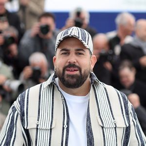Artus évoque ouvertement son rapport à l’alcool.
Artus au photocall du film "Les Caprices de l'Enfant Roi" lors du 79ème Festival International du Film de Cannes. © Jacovides / Moreau / Bestimage