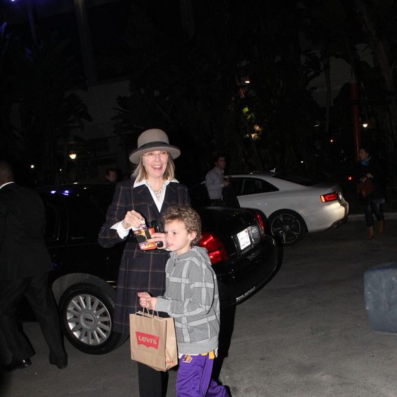 Diane Keaton n'a jamais été mariée mais a vécu plusieurs relations célèbres.

L'actrice américaine Diane Keaton en balade avec sa fille adoptive Dexter, à Beverly Hills, Los Angeles, CA, USA, le 7 février 2006. Photo par Limelight Pictures/ABACAPRESS.COM