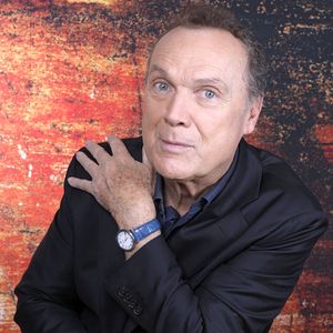 Exclusif - Portrait de Julien Lepers à Paris, le 8 octobre 2024.
© Cédric Perrin/Bestimage