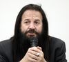 Francis Lalanne est en rémission d'un cancer.

Conférence de presse de Francis Lalanne et Dieudonné pour présenter leur liste France Libre-La Ruche Citoyenne à Paris. 
© Stéphane Lemouton / Bestimage