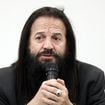 Francis Lalanne a perdu 35 kilos et est en rémission : il a choisi de se soigner de façon "différente" et non agressive