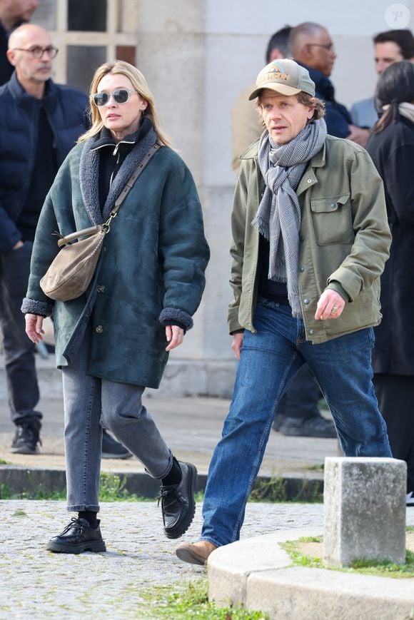 Anne Marivin et Alex Lutz aux arrivées des obsèques d'Emilie Dequenne au cimetière Père Lachaise à Paris, France, le 26 mars 2025. © Dominique Jacovides/Bestimage