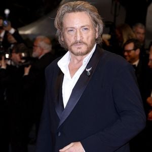 Benoît Magimel - Descente des marches du film " Histoires de la nuit " lors du 79ème Festival International du Film de Cannes, le 22 mai 2026. © Olivier Borde / Bestimage