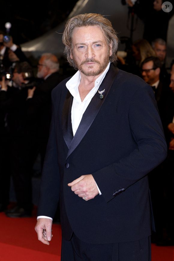 Benoît Magimel - Descente des marches du film " Histoires de la nuit " lors du 79ème Festival International du Film de Cannes, le 22 mai 2026. © Olivier Borde / Bestimage