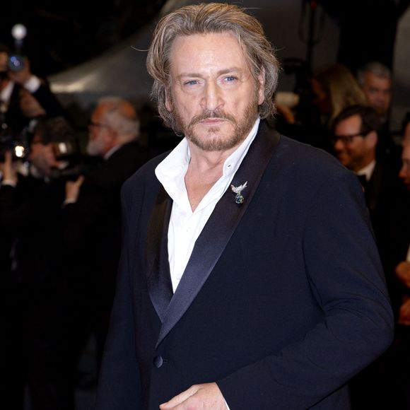Benoît Magimel - Descente des marches du film " Histoires de la nuit " lors du 79ème Festival International du Film de Cannes, le 22 mai 2026. © Olivier Borde / Bestimage