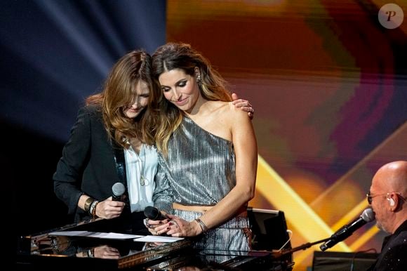 Exclusif - Carla Bruni Sarkozy et Laury Thilleman - Enregistrement de l'émission "La fête de la chanson française" à Paris, présentée par L.Thilleman et A.Manoukian, et diffusée le 20 décembre sur France 3
© Pierre Perusseau / Bestimage