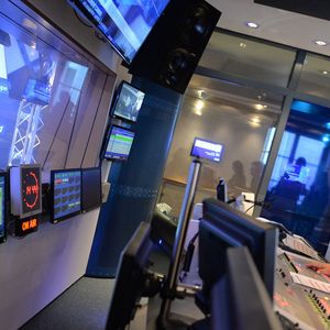 Exclusif - Illustration studio - Enregistrement de l'émission "Au coeur de l'histoire" lors de la journée spéciale du 60ème anniversaire de la radio Europe 1 à Paris. Le 4 février 2015