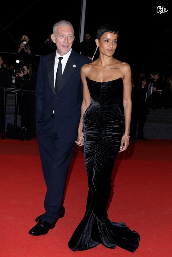 Vincent Cassel et sa compagne Narah Baptista - Descente des marches du film « Histoires parallèles » lors du 79e Festival international du film de Cannes, le 14 mai 2026. © Olivier Borde / Bestimage