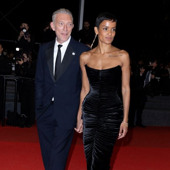 Vincent Cassel et sa compagne Narah Baptista - Descente des marches du film « Histoires parallèles » lors du 79e Festival international du film de Cannes, le 14 mai 2026. © Olivier Borde / Bestimage
