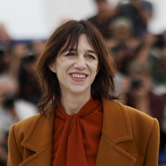 Charlotte Gainsbourg a partagé en story Instagram une publication de la Maison Gainsbourg consacrée à la restauration d'un objet emblématique ayant appartenu à son père.

Charlotte Gainsbourg lors de la séance photo du film "L’affaire Marie-Claire" lors du 79e Festival international du film de Cannes.

© Jacovides/Moreau/Bestimage