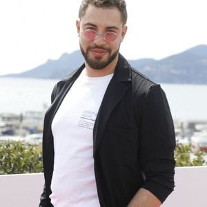 Marwan Berreni, Léa François au photocall de la série "Plus belle la vie" lors de la 5ème saison du festival International des Séries "Canneseries" à Cannes, France, le 2 avril 2022. © Denis Guignebourg/Bestimage