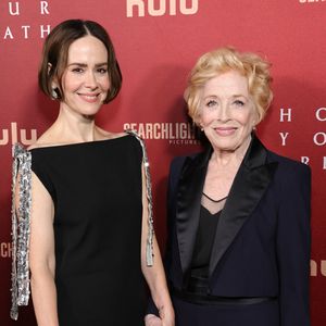Certainement pas Sarah Paulson et Holland Taylor qui ont 32 ans d'écart.

Sarah Paulson et Holland Taylor à la première de Searchlight Pictures 'Hold Your Breath' le 4 octobre 2024 au Harmony Gold à Los Angeles, Californie. © PPS/Bestimage