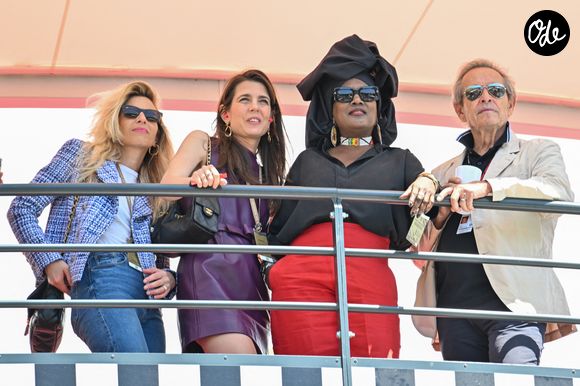 Charlotte Casiraghi, Jacky Ickx et sa femme Khadja Nin dans les paddocks du Formula 1 Louis Vuitton Grand Prix de Monaco 2026, à Monte Carlo, Monaco, le 6 juin 2026. © Bruno Bebert/Bestimage