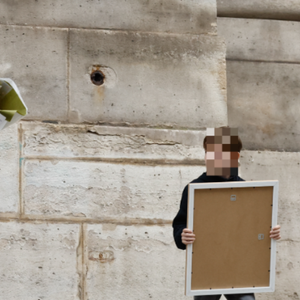Un dernier hommage.

Exclusif - Valérie Keruzoré (femme de Tcheky Karyo) et leurs enfants Louise et Hélios - La famille et les proches de Tchéky Karyo à la sortie de l'hommage en l'église Saint Roch à Paris le 13 novembre 2025. AGENCE / BESTIMAGE