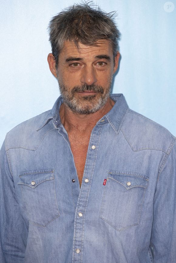 Thierry Neuvic a fêté ses 55 ans ce dimanche 3 août 2025.

La 25e édition du Festival de la fiction télé de La Rochelle, le vendredi 15 septembre 2023. © Christophe Aubert via Bestimage