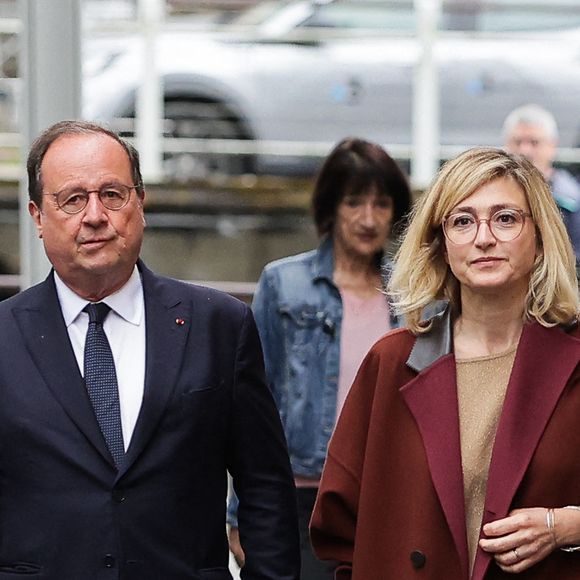 François Hollande et son épouse, l'actrice française Julie Gayet, arrivent au bureau de vote pour voter au premier tour des élections législatives à Tulle, dans le centre de la France, le 30 juin 2024. Photo par Thibaud Moritz/ABACAPRESS.COM