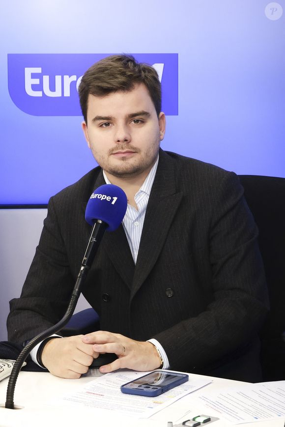 C'est Gauthier Le Bret qui va le faire

Exclusif - Gauthier Le Bret sur le plateau de l'émission "On marche sur la tête" en direct sur Europe 1 le 29 janvier 2025.

© Jack Tribeca / Bestimage