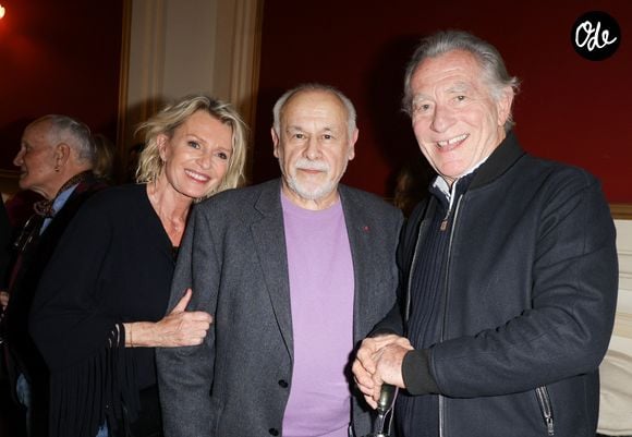 Sophie Davant, Francis Perrin et William Leymergie lors de la 50ème de la pièce "Lyly" au théâtre de Paris le 27 mars 2025. 

© Coadic Guirec/Bestimage