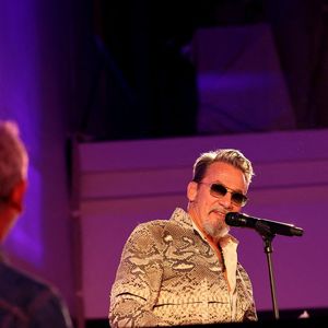 Florent Pagny lors de la soirée de gala "Heroes for Imagine" qui a permis de récolter dix millions d'euros au profit de la recherche contre les maladies génétiques à Paris le 23 septembre 2024.
Depuis sa création en 2015, ce gala organisé tous les deux ans au cœur de l’Institut, propose à la vente des œuvres et des moments d’exception uniques pour soutenir les chercheurs et médecins de l’Institut Imagine, qui œuvrent au quotidien pour comprendre et guérir les maladies génétiques.
Cette vente caritative est fondamentale pour l’avenir d’Imagine. Elle permet d’accélérer ses grands projets stratégiques, de conforter son attractivité, et de répondre aux besoins de la recherche en termes d’équipements et de technologies de pointe, comme en recrutement de talents.
En quatre éditions, HEROES for Imagine a permis de lever plus de 22 millions d’euros.
Et 2024 est une année toute particulière pour l’Institut Imagine qui fête ses 10 ans mais aussi la cinquième édition d’Heroes, actuellement en pleine préparation !
"Grâce à Heroes, la recherche sur les maladies génétiques s'accélère, quels que soient les obstacles, au bénéfice des enfants malades et de leurs familles. Avec virtuosité et engagement, les chercheurs et les médecins de l'Institut Imagine, pratiquent la meilleure science d'aujourd'hui pour inventer la meilleure médecine de demain"

© Dominique Jacovides / Bestimage
