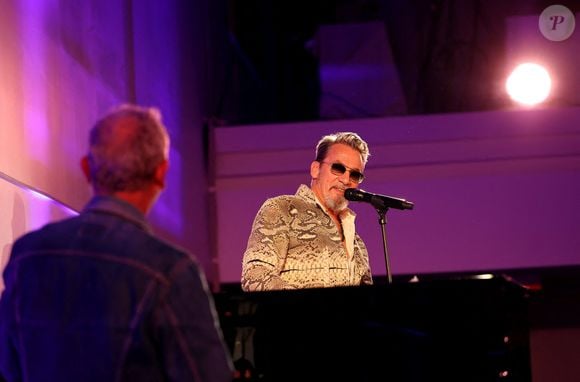 Florent Pagny lors de la soirée de gala "Heroes for Imagine" qui a permis de récolter dix millions d'euros au profit de la recherche contre les maladies génétiques à Paris le 23 septembre 2024.
Depuis sa création en 2015, ce gala organisé tous les deux ans au cœur de l’Institut, propose à la vente des œuvres et des moments d’exception uniques pour soutenir les chercheurs et médecins de l’Institut Imagine, qui œuvrent au quotidien pour comprendre et guérir les maladies génétiques.
Cette vente caritative est fondamentale pour l’avenir d’Imagine. Elle permet d’accélérer ses grands projets stratégiques, de conforter son attractivité, et de répondre aux besoins de la recherche en termes d’équipements et de technologies de pointe, comme en recrutement de talents.
En quatre éditions, HEROES for Imagine a permis de lever plus de 22 millions d’euros.
Et 2024 est une année toute particulière pour l’Institut Imagine qui fête ses 10 ans mais aussi la cinquième édition d’Heroes, actuellement en pleine préparation !
"Grâce à Heroes, la recherche sur les maladies génétiques s'accélère, quels que soient les obstacles, au bénéfice des enfants malades et de leurs familles. Avec virtuosité et engagement, les chercheurs et les médecins de l'Institut Imagine, pratiquent la meilleure science d'aujourd'hui pour inventer la meilleure médecine de demain"

© Dominique Jacovides / Bestimage